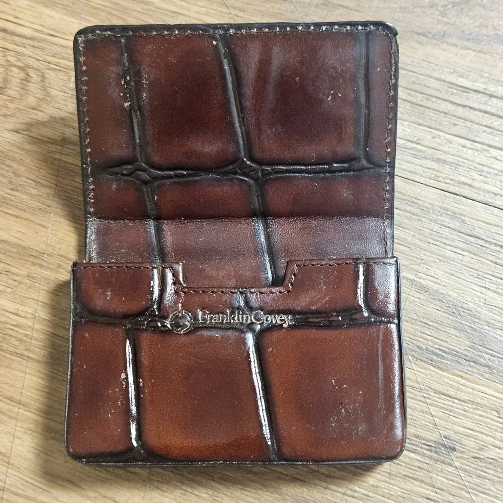 Franklin Covey Crocodile Embossed Leather Business Card Holder Wallet Old Money